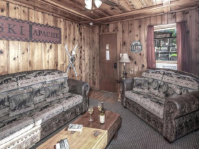 Country Cabin, 2 Bedrooms, Fireplace, Midtown, Sleeps 6